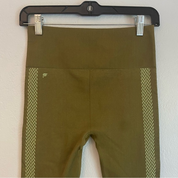 Fabletics Green Performance Leggings - Picture 5 of 7